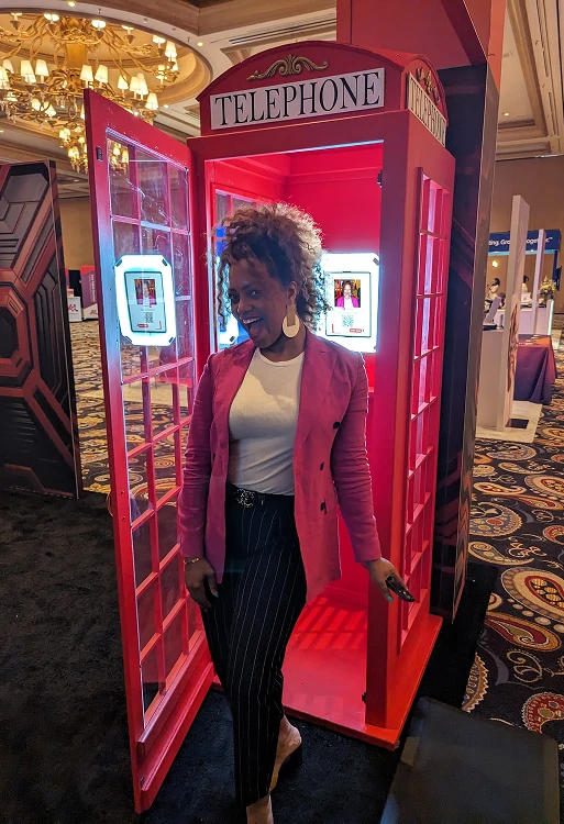 Hybrid booth â€