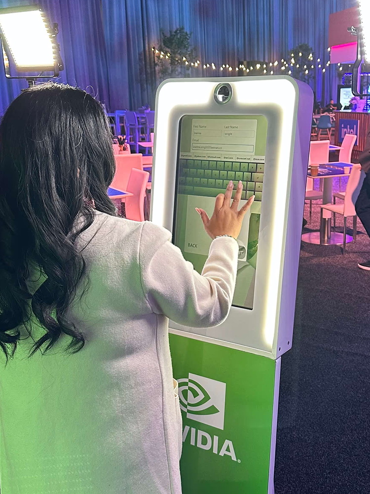 Kiosk photo booth