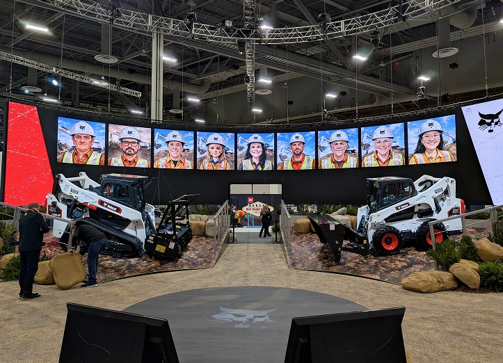 Curved social wall screens â€